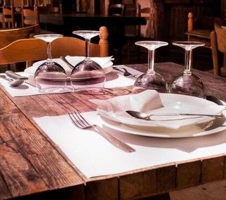 Colpo di scena: ristoranti aperti anche al chiuso, ma ai tavoli resta la regola dei quattro commensali