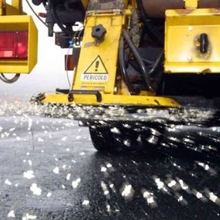 Freddo in arrivo e possibili deboli nevicate: a Varese scatta la salatura delle strade