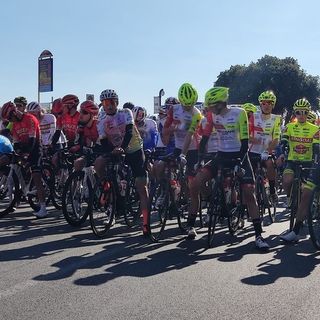 FOTO E VIDEO. Al via la 59ª edizione del Trofeo Laigueglia, Fortunato (Eolo Kometa) a caccia di un altro successo: «Partiamo forti e motivati»