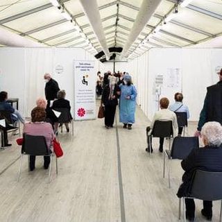 Covid, la richiesta di Astuti: «Riattivare il centro vaccinale della Schiranna e il punto tamponi alle Fontanelle»