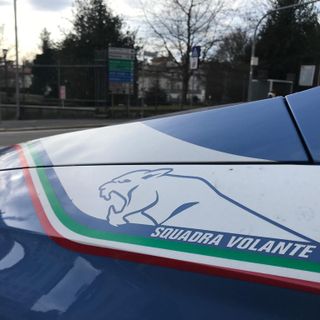 La lite tra conviventi in centro a Varese finisce con calci e sputi ai poliziotti e non si ferma neppure in pronto soccorso