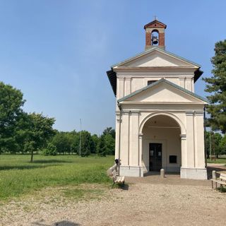 FOTO. I due volti della Madonna in Campagna: la pace e l'inciviltà
