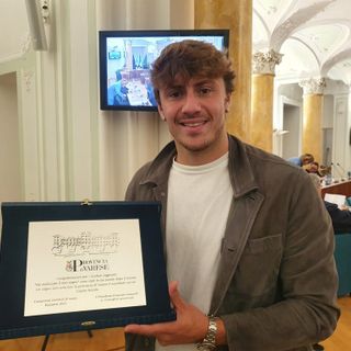 Martinenghi durante la consegna della targa celebrativa in Provincia nel 2022