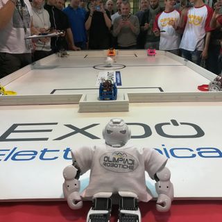 Nelle foto: olimpiadi robotiche e cucito creativo