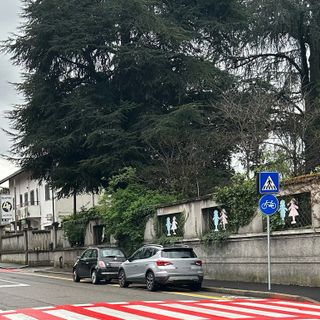 Parcheggi sulla pista ciclabile di via XX Settembre