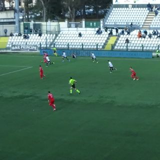 Un'azione della partita gli ultras