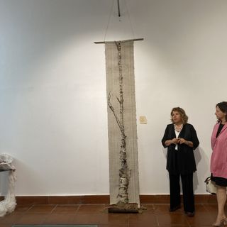 “La madre”, la materia come rievocazione dei ricordi. La mostra di Stefania Pellegatta nella sua Busto