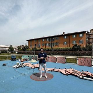Tommaso Marino nel campo Slums Dunk in corso d'opera a Legnano
