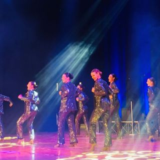 VIDEO. Più di 400 al Sociale per il viaggio a ritroso nella canzone italiana. Il pubblico del Varietà decreta vincitore “Tu vuò fa l’americano” VIDEO. Più di 400 al Sociale per il viaggio a ritroso nella canzone italiana. Il pubblico del Varietà decreta vincitore “Tu vuò fa l’americano”