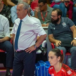 Bye bye Busto, Velasco dà le dimissioni. La Uyba: «Vogliamo scuse, chiarimenti e ricerca di adeguate soluzioni dalla Federazione» Bye bye Busto, Velasco dà le dimissioni. La Uyba: «Vogliamo scuse, chiarimenti e ricerca di adeguate soluzioni dalla Federazione»