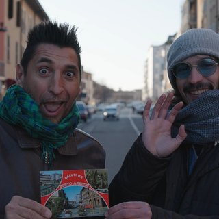 Da sinistra, Nando Timoteo e Pierdavide Carone. Sotto, con il consigliere Alessandro Albani