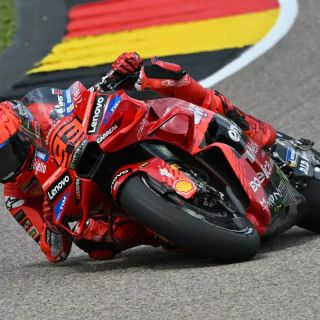 Marc Marquez vola nella practice di Brno, Martin 5° al rientro