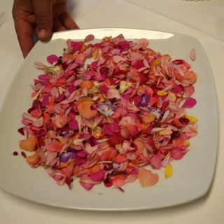 A Golosaria Milano si cucina con i fiori eduli