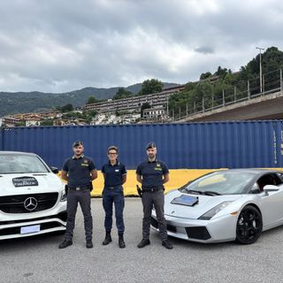 Le auto sequestrate al confine con la Svizzera