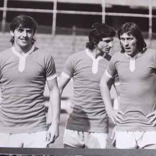 Qui Ciceri, a destra, insieme a Giovannelli e Criscimanni. In basso il Catania e il Varese di quegli anni e una foto recente dell'attaccante milanese