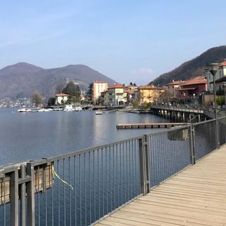 La passerella di Porto Ceresio, dove si terrà Lago d'Arte
