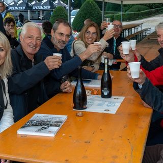 Aperitivo ai Giardini Estensi, presso il Race Village della Tre Valli Varesine (Fotografia Galbiati - Michele D.)