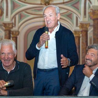 Francesco Moser (a sinistra) con Andrea De Luca (a destra). In mezzo a loro Renzo Oldani (Fotografia Galbiati - Michele D.)