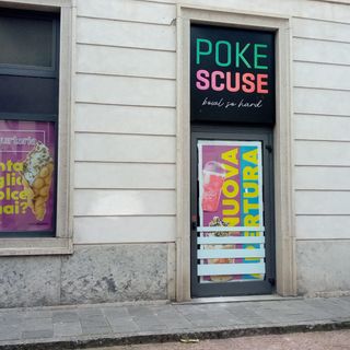 Le vetrine in via Donizetti che ospiteranno La Yogurteria e Art Caffé