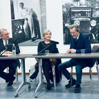 Marilena Lualdi, al centro, con Michele Tronconi e Giuseppe Battarino, autori prefazione e della postfazione di "L'ultimo dei fuasté"