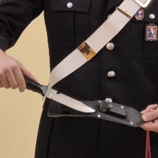 Minaccia con un coltello ragazzi al campetto dopo una lite per gli schiamazzi, un arresto a Verbania