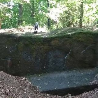 Il masso erratico di Orino (foto da La Varese Nascosta) Il masso erratico di Orino (foto da La Varese Nascosta)