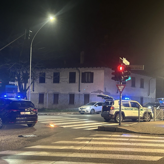 Auto si ribalta sul Sempione: ferita una donna di 58 anni