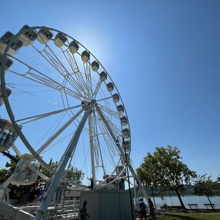 La ruota panoramica alla Schiranna prepara il bis in vista dell'estate varesina
