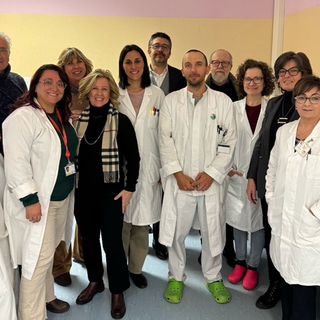 Lo staff della SSD Laboratorio Analisi - SMEL specializzato in Citogenetica e Genetica Medica con il Presidente e il Direttivo dell’Associazione La Gemma Rara ODV Lo staff della SSD Laboratorio Analisi - SMEL specializzato in Citogenetica e Genetica Medica con il Presidente e il Direttivo dell’Associazione La Gemma Rara ODV