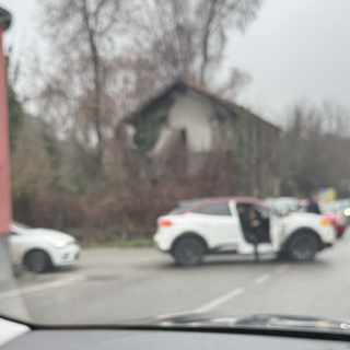 Incidente all'incrocio tra viale Borri e via Piana di Luco: traffico in tilt
