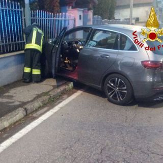 Incidente all'incrocio a Solbiate Arno: automobilista in gravi condizioni