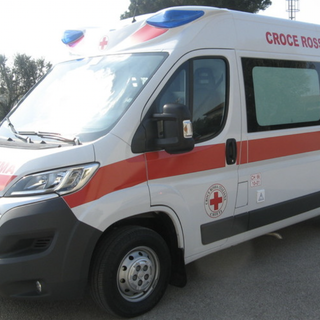 Scontro tra due auto alle Bustecche, ferita una ragazza di 21 anni