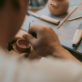 Il ritorno dell’artigianato nella moda italiana: tra heritage e nuove visioni contemporanee