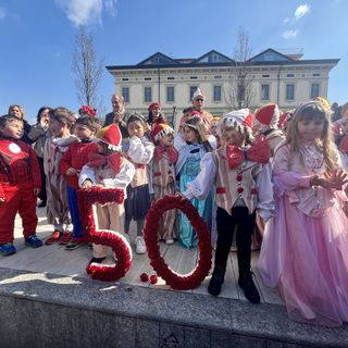 VIDEO. Carnevale, il grazie ai bambini: «Mi avete commosso e mi avete fatto sentire come Enrico Dell'Acqua» VIDEO. Carnevale, il grazie ai bambini: «Mi avete commosso e mi avete fatto sentire come Enrico Dell'Acqua»