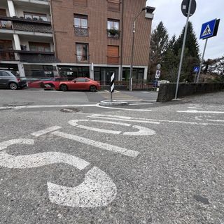 L'incrocio tra via Amendola e via Giordani è considerato particolarmente pericoloso
