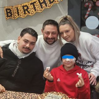 Denise con i genitori e il fratello (foto tratta da GoFundMe)