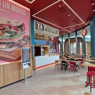 Adesso ci siamo, apre in zona stazione "La Piadineria": «Felici di contribuire a rivitalizzare l'ex Chalet Martinelli»