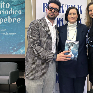 Nella foto:  l’editore Giacovelli, l’autrice del libro Elisa Origi e la protagonista, Francesca
