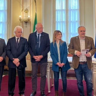 Foto di gruppo a Palazzo Estense durante la conferenza stampa di presentazione del Lions Day di Varese Foto di gruppo a Palazzo Estense durante la conferenza stampa di presentazione del Lions Day di Varese