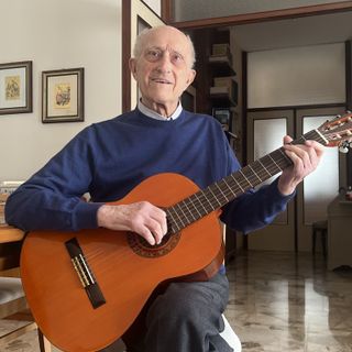 VIDEO. Antonio, quasi 98 anni, storia nella storia dei Mandolinisti Bustesi: «Ai concorsi facevamo razzia di premi e veniva ad accoglierci la banda alla stazione» VIDEO. Antonio, quasi 98 anni, storia nella storia dei Mandolinisti Bustesi: «Ai concorsi facevamo razzia di premi e veniva ad accoglierci la banda alla stazione»