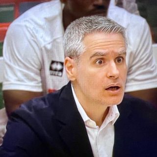 Vittoria sul parquet di Napoli per coach Kastritis e la Openjobmetis Varese