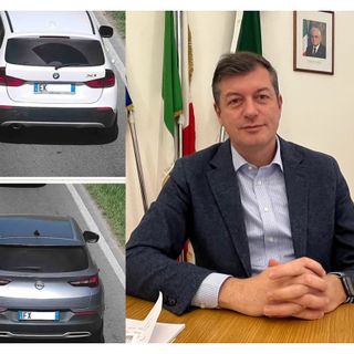 Le foto delle auto pubblicate e a lato il sindaco Pietro Zappamiglio