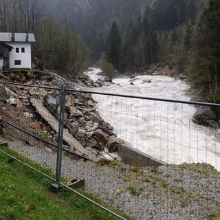 Tra Macugnaga e Villadossola (foto sotto) il maltempo colpisce con smottamenti e frane