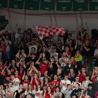 I tifosi della Openjobmetis Varese, pronti a scaldare ancora il palazzetto (foto Fabio Averna)