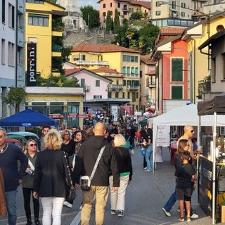 via XXV Aprile a Besozzo durante la Notte Bianca del 2024