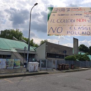 La scuola Collodi, nel riquadro gli striscioni preparati dai genitori
