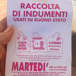 Raccolta "anonima" di indumenti usati e di altri oggetti a Sesto Calende: «Mancanza di trasparenza e tracciabilità»