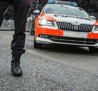 Corre a oltre duecento all'ora sull'autostrada in Canton Ticino: italiano nei guai