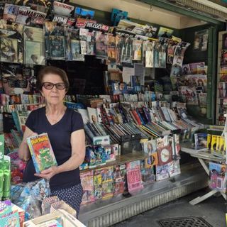 La signora Rosa nell'edicola Dobedo in via Bernardino Luini