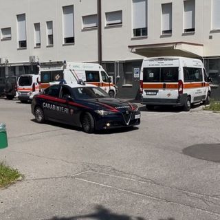 L'esterno dell'ospedale Ondoli di Angera dove stamattina si è consumata la tragedia